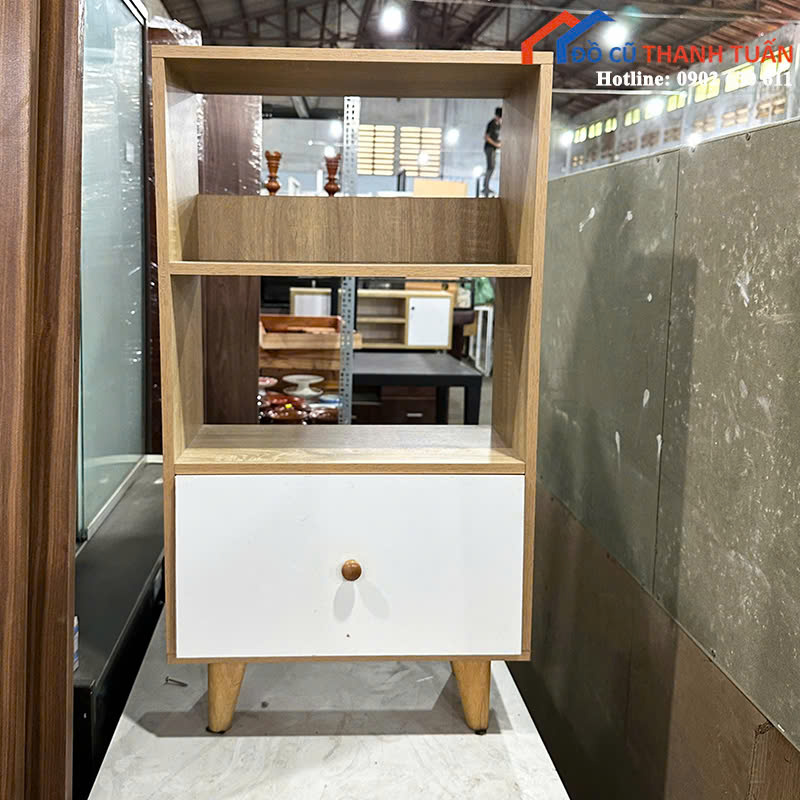 z7080489270142_3163b6cb903fc3bbdb914a0b0ca84e9a Kệ Sách Cũ Màu Vân Gỗ Phối Trắng Hiện Đại (Nhiều Mẫu)