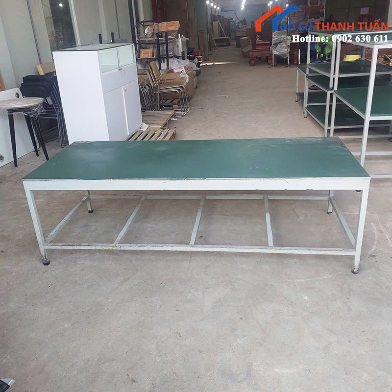 z7085648189008_d7c9a4d6ca372ff3af818fec53322241 Bàn Ăn Cũ Màu Xanh Chân Sắt Chắc Chắn (Nhiều Mẫu)