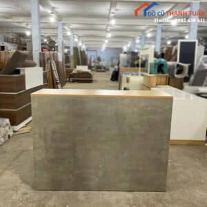 Quầy Lễ Tân 1M35x1M Dáng Cong Nhẹ Hiện Đại Mới 99%