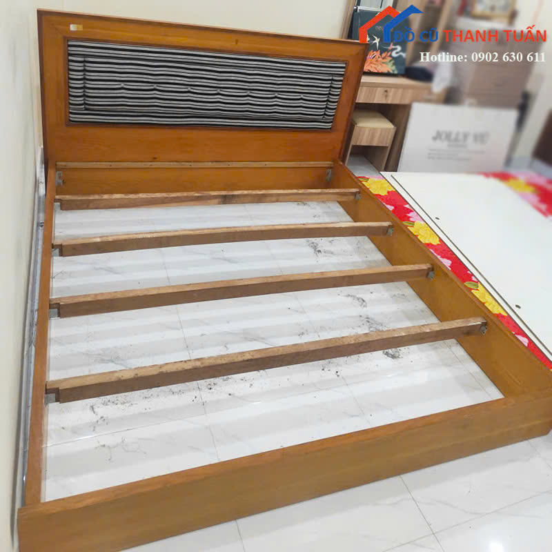 z7128956213050_3bea682ebea67e915a771df7d5a083da Giường Gỗ Cũ Màu Nâu Sang Trọng Giá Tốt (Nhiều Mẫu)