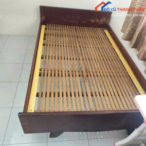 Giường Ngủ Gỗ Cũ Màu Nâu Cổ Điển Bền Đẹp