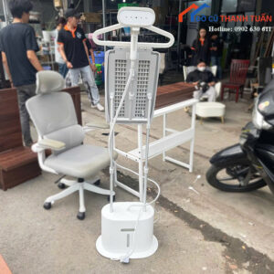 Bàn Ủi Hơi Nước Cũ Màu Trắng Dáng Đứng Nhỏ Gọn