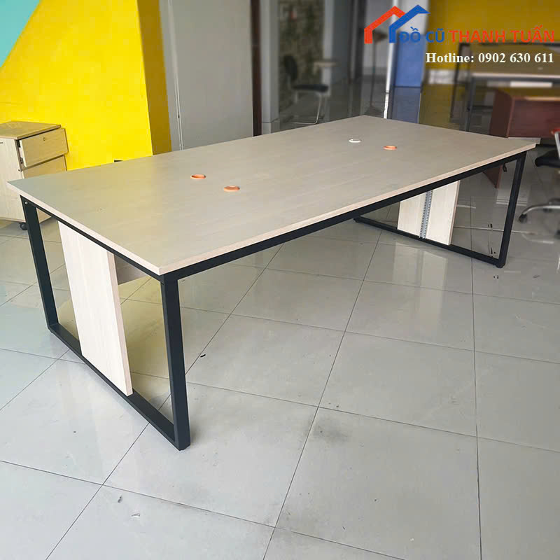 z7150728213120_a920f57dd5ebab3e8814130b1ed1d632 Bàn Họp Cũ Vân Gỗ Khung Sắt Có Lỗ Đi Dây Tiện Lợi