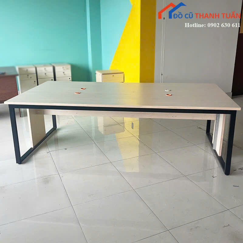 z7150728257458_fb973de6e6a3b8652970b09758997a4a Bàn Họp Cũ Vân Gỗ Khung Sắt Có Lỗ Đi Dây Tiện Lợi