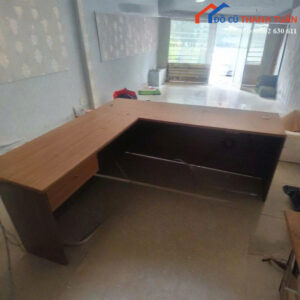 Bàn Làm Việc Cũ Dạng Góc L Có Lỗ Đi Dây Tiện Dụng