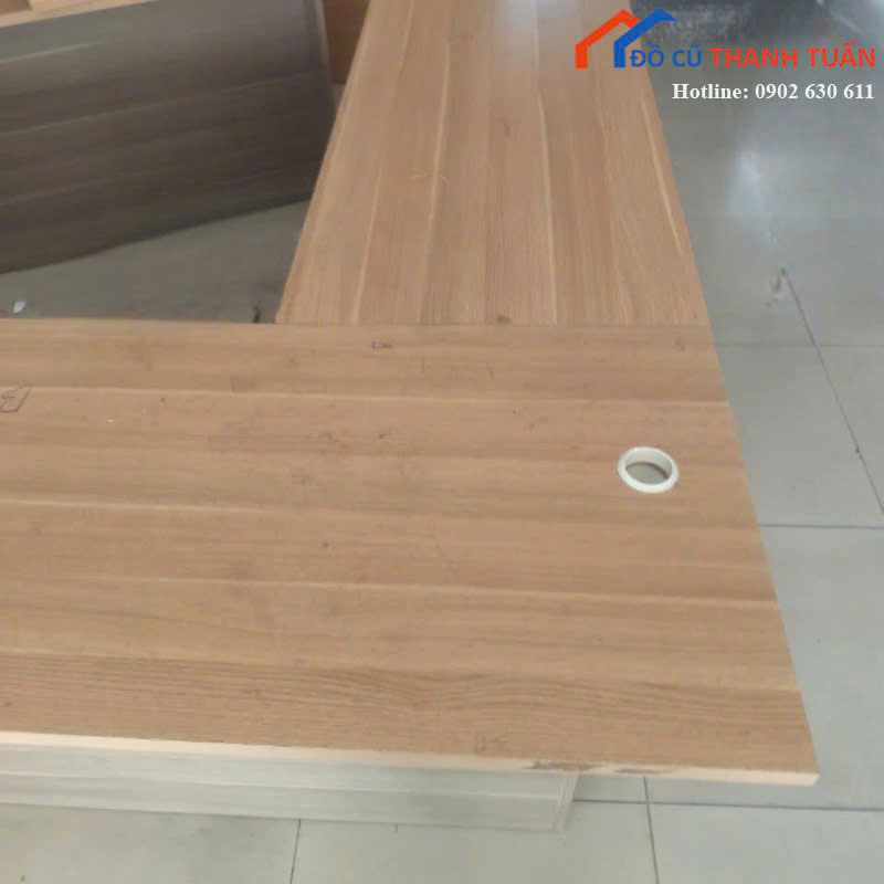 z7152988724555_d1e82af515b83ba7fd742a31bfc5cd8f Bàn Làm Việc Cũ Dạng Góc L Có Lỗ Đi Dây Tiện Dụng