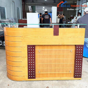 Quầy Lễ Tân Cũ Thiết Kế Bo Góc Mặt Kính Sang Trọng