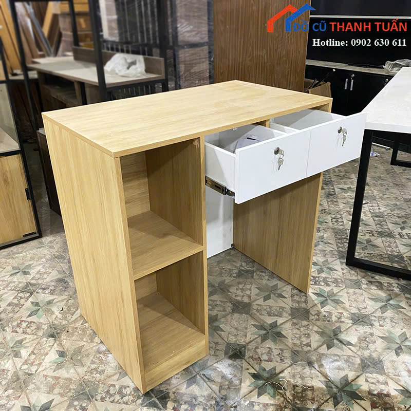 z7162698033391_e996c989a4552f0723ee72a1d650c26a Quầy Lễ Tân 1Mx1M Thiết Kế Nhỏ Gọn Kèm Kệ Mới 99%