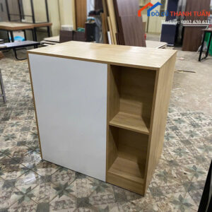 Quầy Lễ Tân 1Mx1M Thiết Kế Nhỏ Gọn Kèm Kệ Mới 99%