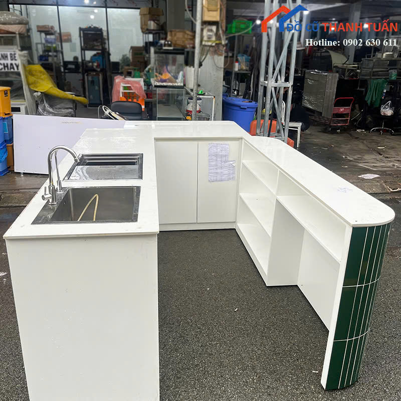 z7164304106651_5c73a9226124a8ada3d15aa560f90e10 Quầy Pha Chế Cũ Thiết Kế Chữ U Ốp Gạch Màu Xanh Lá