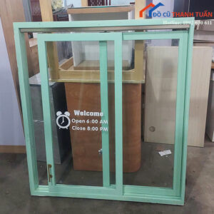Cửa Sổ Cũ Màu Xanh Phối Kính Trong Suốt (Nhiều Mẫu)