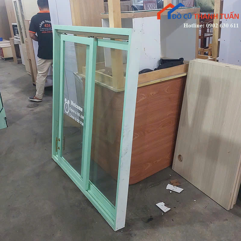 z7164439724675_1a9afb8481099801416706f4f911b401 Cửa Sổ Cũ Màu Xanh Phối Kính Trong Suốt (Nhiều Mẫu)