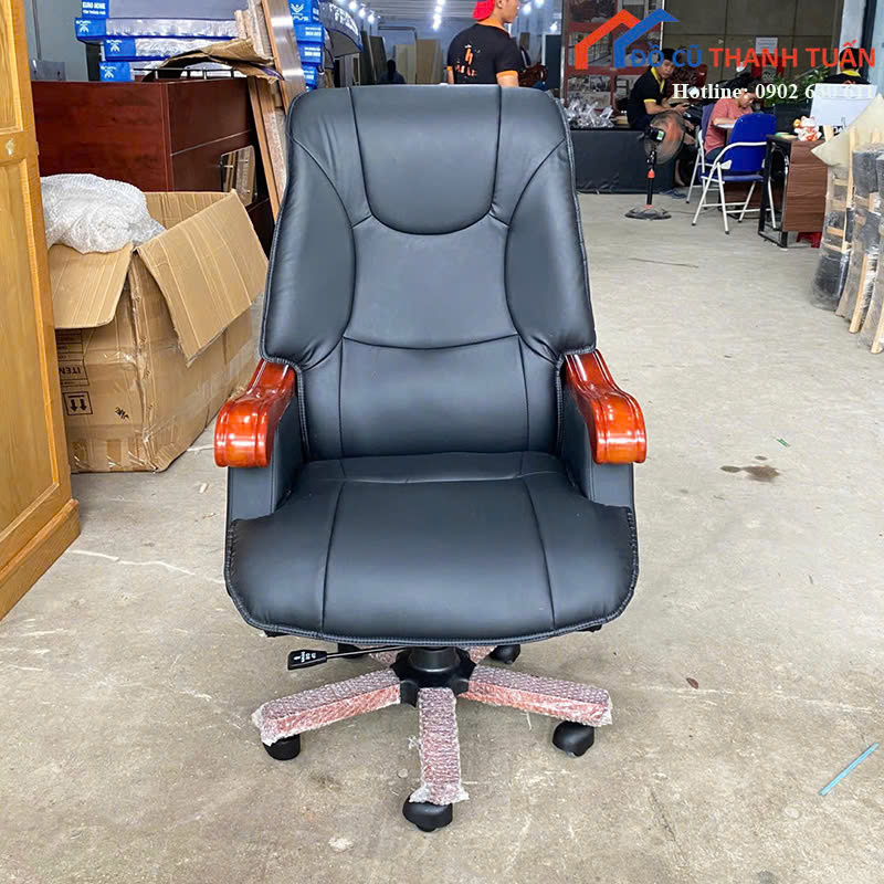 z7167287722963_a69c4cde2b35413dc525c9e2f231efb3 Ghế Giám Đốc Khung Tay Vuông Có 2 Chức Năng Mới 99%