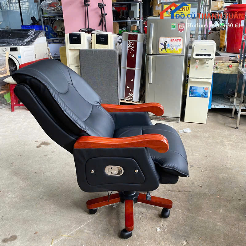 z7167287848234_c4a40351f9cc437e1be0d86b19520f57 Ghế Giám Đốc Khung Tay Vuông Có 2 Chức Năng Mới 99%
