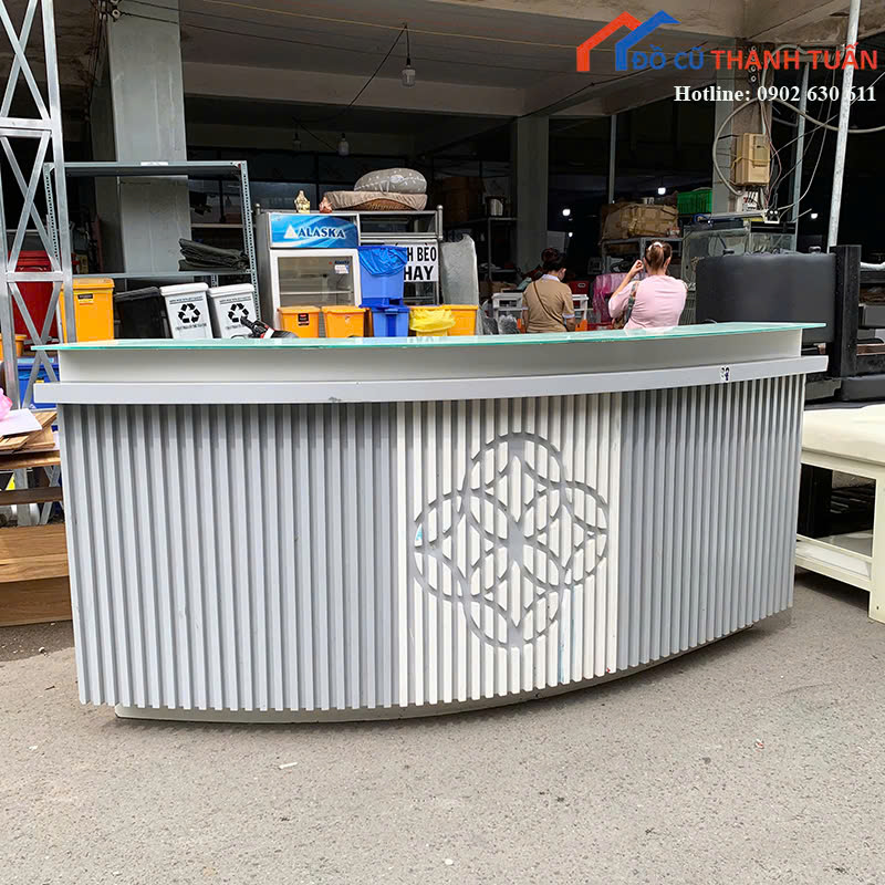 z7167358551617_baba78cfdc95ad9318e48cfcc10f9f02 Quầy Lễ Tân Cũ 2M2x1M1 Thiết Kế Bo Cong Sang Trọng