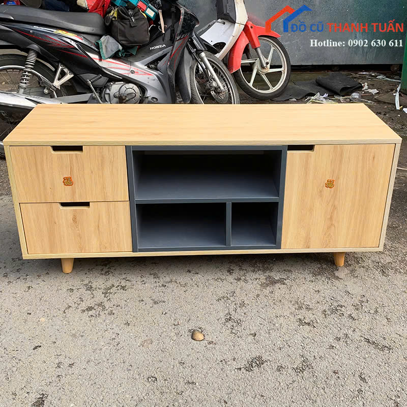 z7173337942416_91c667ec5158257e83c57d82b89b3155 Kệ Tivi Cũ 1M3x55CM Màu Vân Gỗ Phối Xám Sang Trọng