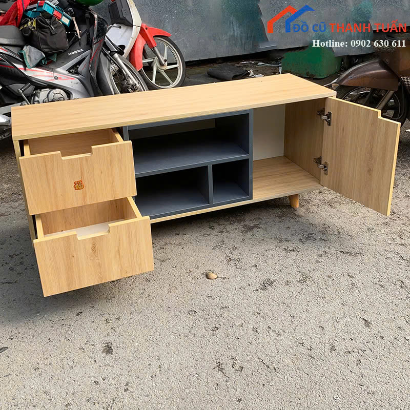 z7173337963052_79f44447969dc448597585b6fa09b290 Kệ Tivi Cũ 1M3x55CM Màu Vân Gỗ Phối Xám Sang Trọng