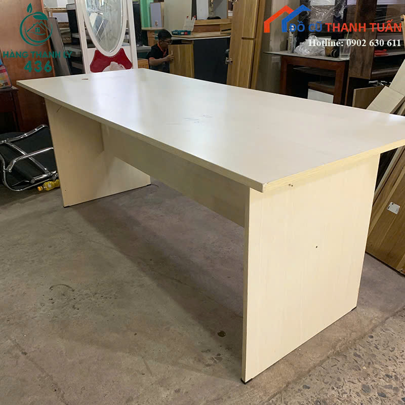 z7174728658389_fe74c65dd78f570b173a40dec9cb4b7f Bàn Họp Cũ 1M9x80CM Vân Gỗ Sáng Thiết Kế Đơn Giản