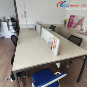 Bàn Làm Việc Cũ 1M2x2M4 Có Vách Ngăn Hiện Đại