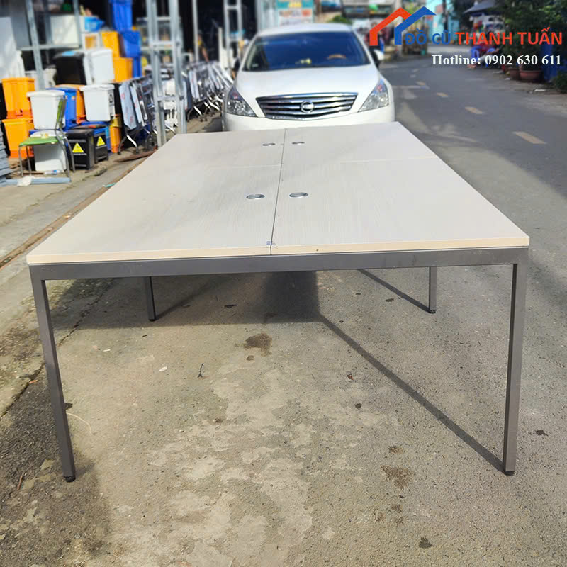 z7174867887599_20b00a1a891e71b432917aef1e57199d Bàn Làm Việc Cũ 1M4x2M4 Vân Gỗ Sáng Có Lỗ Đi Dây