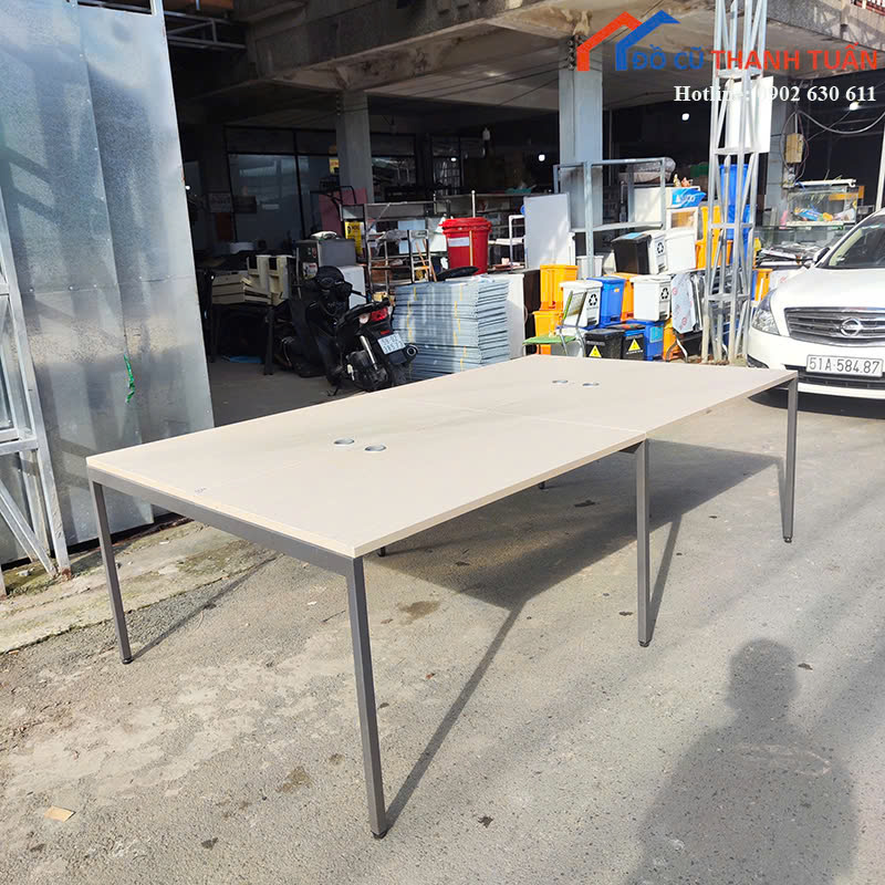z7174868028748_a51e725cf1733718c6ac07feada0ecb0 Bàn Làm Việc Cũ 1M4x2M4 Vân Gỗ Sáng Có Lỗ Đi Dây