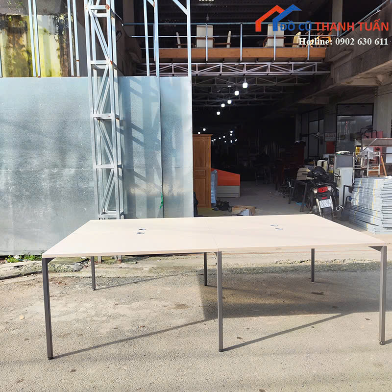 z7174868181498_9f4dd4d223cb81ea8859d20447043c2e Bàn Làm Việc Cũ 1M4x2M4 Vân Gỗ Sáng Có Lỗ Đi Dây