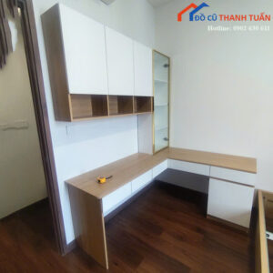 Bàn Làm Việc Cũ Kết Hợp Kệ Treo Tường Tiện Lợi
