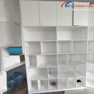 Tủ Trưng Bày Cũ Màu Trắng 2M55x1M8 Nhiều Ngăn