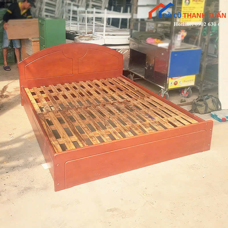Giuong-go-thong-1m6x2m-3 Giường Ngủ Gỗ Thông Cũ 1M6x2M Thiết Kế Đơn Giản