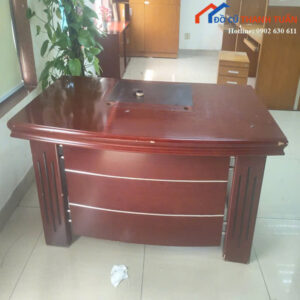 Bàn Giám Đốc Cũ Màu Nâu Thiết Kế Nhỏ Gọn