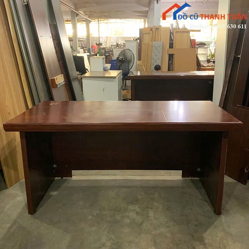 ban-giam-doc-1m6x80-G2tr2-3 Bàn Giám Đốc Cũ 1M6x80CM Có Lỗ Đi Dây Tiện Lợi