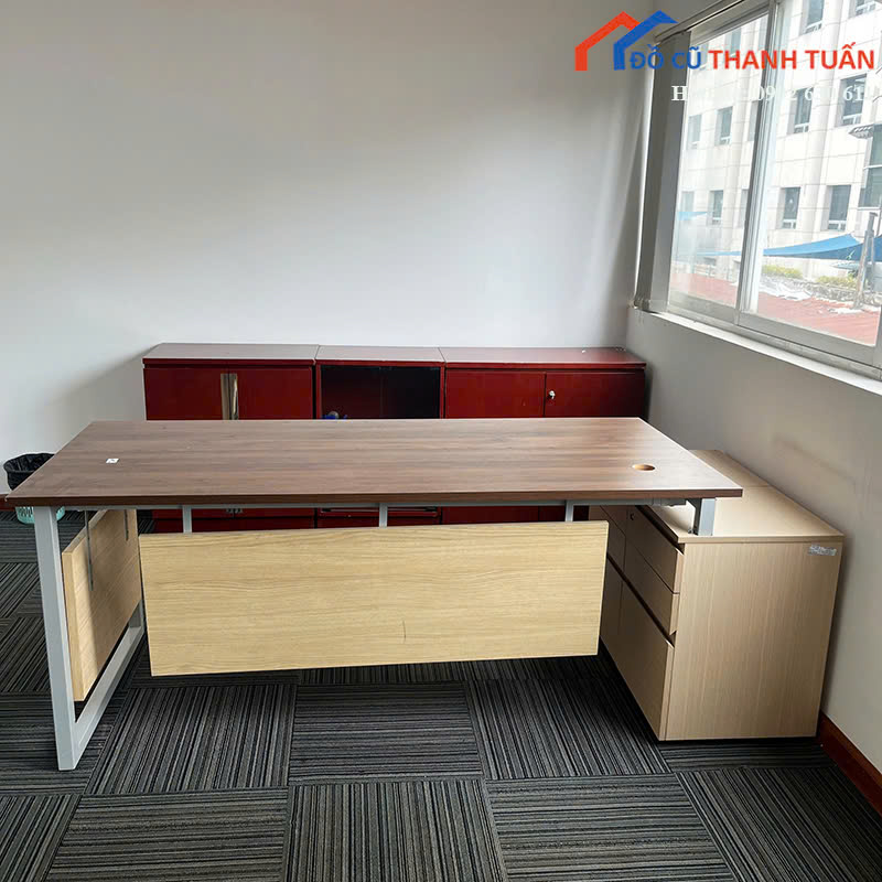 ban giam doc 2m45x80,5x75 (1)