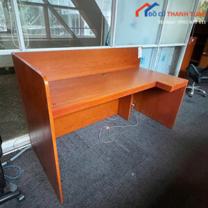 Bàn Làm Việc Cũ 1M75x80CM Màu Nâu Có Vách Ngăn