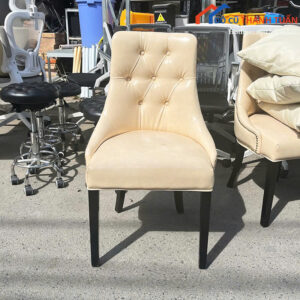 Ghế Ăn Cũ Bọc Da Màu Kem Chân Gỗ Đen Hiện Đại