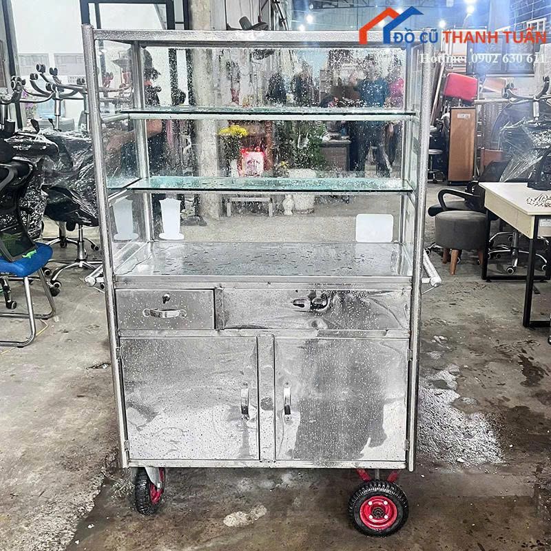 quay-ban-hang-cu-mat-kinh-co-banh-xe-tien-di-chuyen-3 Quầy Bán Hàng Cũ Mặt Kính Có Bánh Xe Tiện Di Chuyển