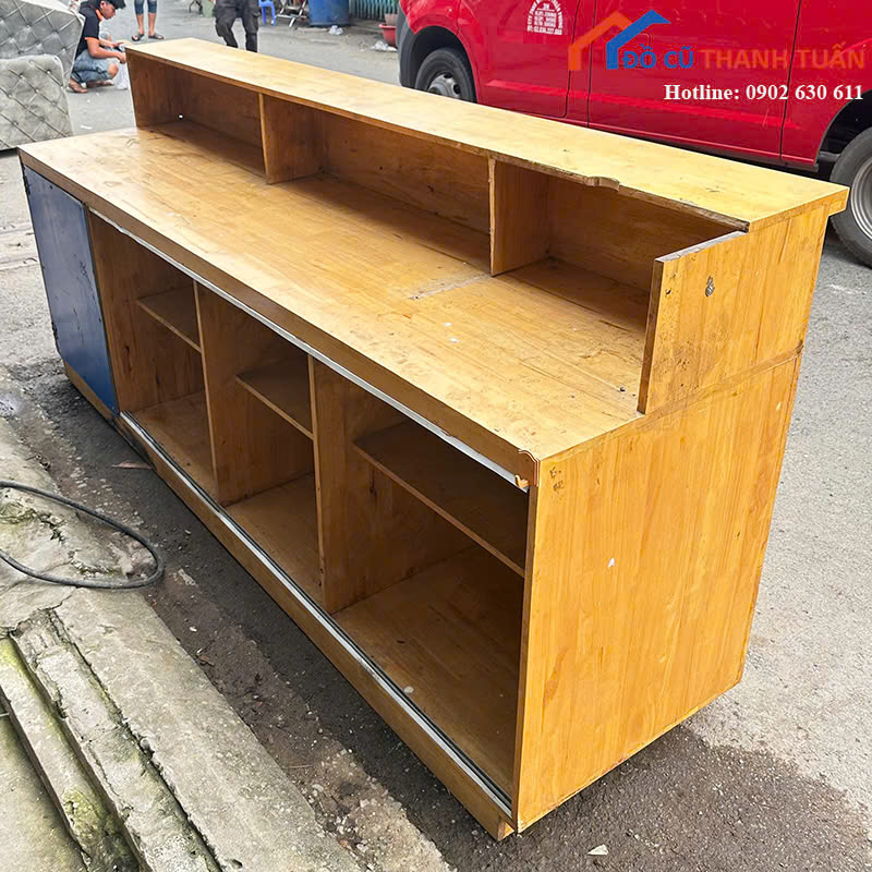 quay-le-tan-2m45x62x1m12-2 Quầy Lễ Tân Cũ 2M45x1M12 Vân Gỗ Thiết Kế Nhiều Ngăn