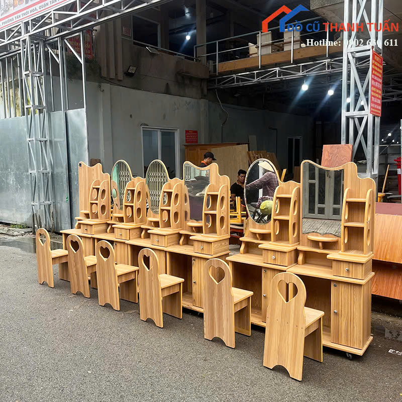 z7178025149437_83f0c81103b6967d2e05b015ef9538b6 Bàn Trang Điểm Cũ Có Ngăn Để Đồ Tiện Lợi (Nhiều Mẫu)