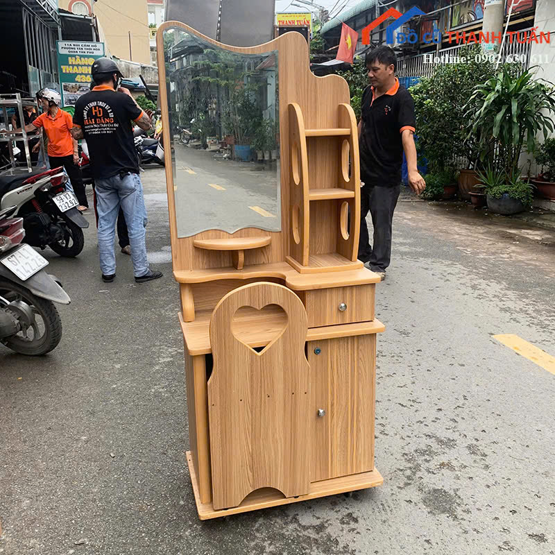 z7178025201587_c3bb311edcd1bb7b2029c709132efcab Bàn Trang Điểm Cũ Có Ngăn Để Đồ Tiện Lợi (Nhiều Mẫu)