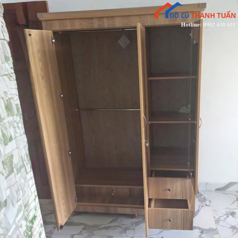z7178059169858_6fc6ade9a7a26011d1c4c2b2eb772871 Tủ Quần Áo Cũ Vân Gỗ Thiết Kế 3 Cánh Rộng Rãi