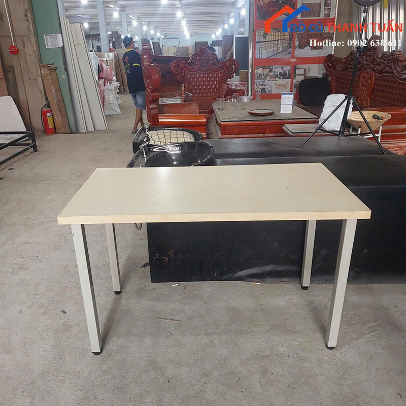 z7178088201705_d602487f02e14a99ba7c08ba821db5b7 Bàn Làm Việc Cũ Mặt Vân Gỗ Sáng Chân Sắt Chắc Chắn