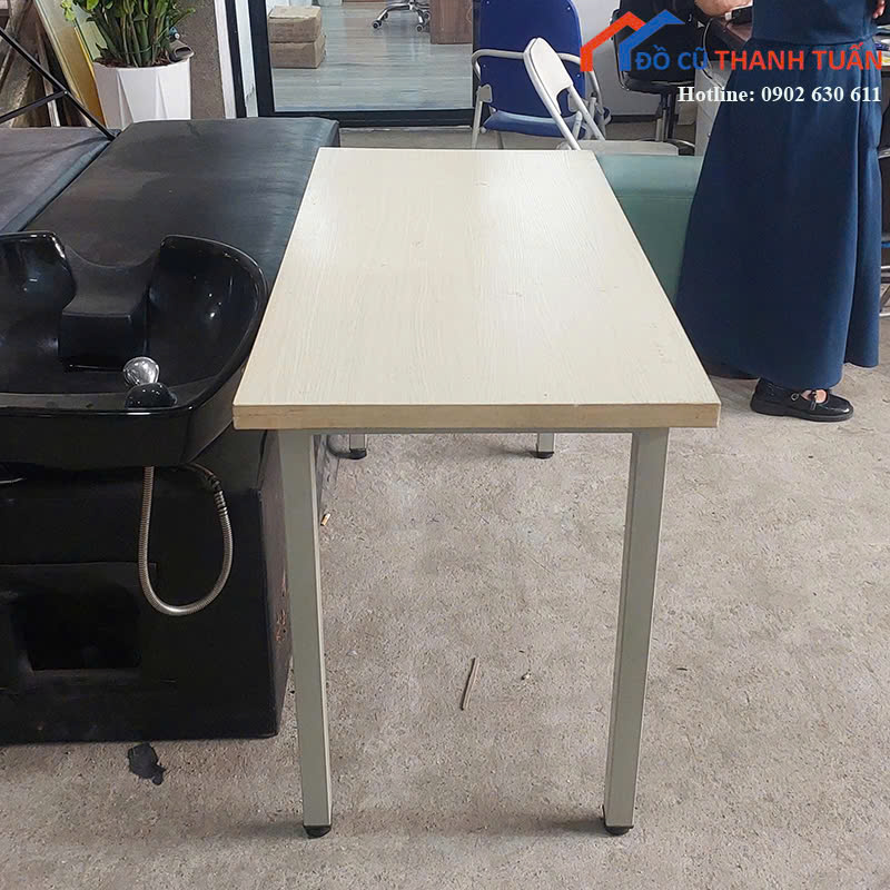 z7178088222143_c58f6919978893b0c0e1c2b303935e7c Bàn Làm Việc Cũ Mặt Vân Gỗ Sáng Chân Sắt Chắc Chắn