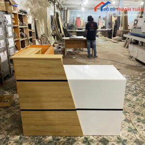 Quầy Lễ Tân 1M2x60CM Vân Gỗ Phối Trắng Mới 99%