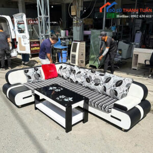 Bộ Sofa Cũ 2M4x1M6 Màu Đen Phối Trắng Có Họa Tiết