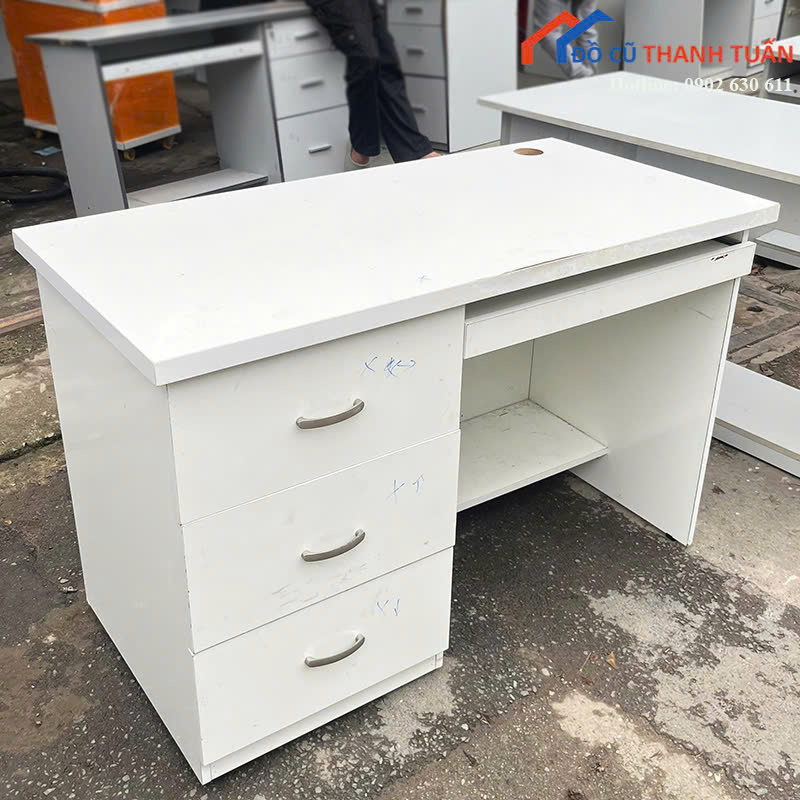 z7195394193603_3ee3004bb9f1d8255a4e061146425cc8 Bàn Làm Việc Cũ 1M2x60CM Màu Trắng Có Hộc Tiện Lợi