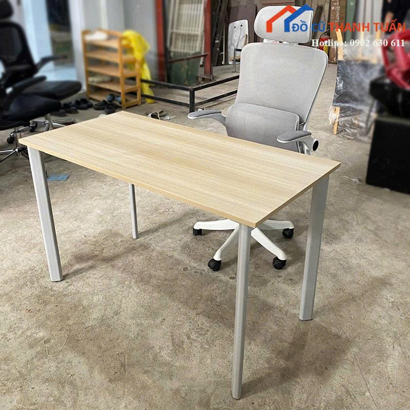 z7197865616768_3e5f83d94763292ec5ede37c744ce481 Bàn Làm Việc Mặt Gỗ Thiết Kế Chân Oval Mới 99%