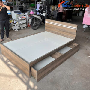 Giường Ngủ Cũ 1M4x2M Thiết Kế Sọc Trắng Có Hộc Kéo