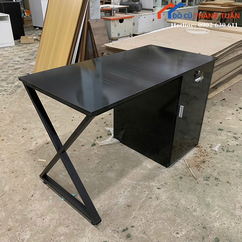 z7202371226403_c52f7f5cf082b9c212e28e94a9effd37-copy Bàn Làm Việc 1M2x60CM Thiết Kế Chân Chữ X Mới 99%
