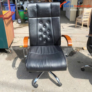 Ghế Giám Đốc Cũ Bọc Da Màu Đen Có Nút Hiện Đại