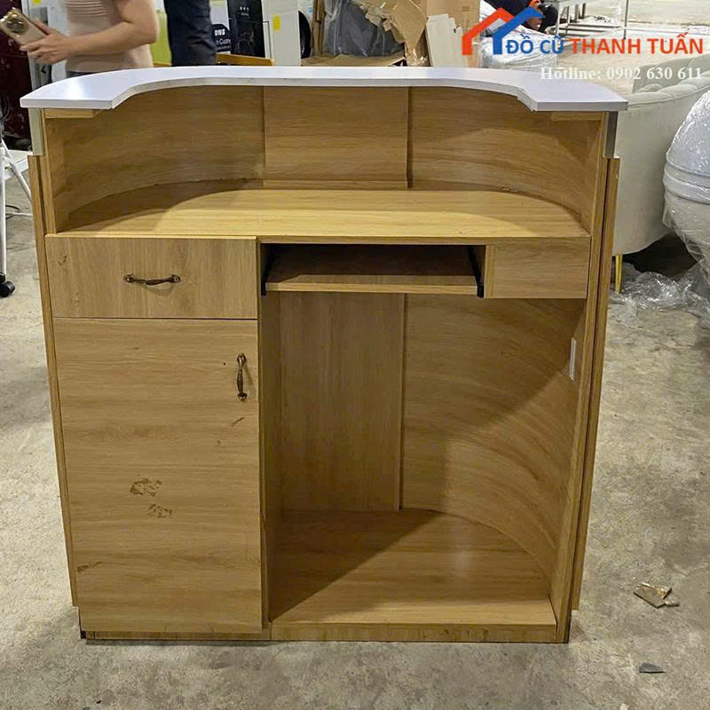 z7232491479616_27304a859b3aa607b29115dd344b4fa3 Quầy Lễ Tân Cũ 1M Bo Cong Viền Vàng Sang Trọng