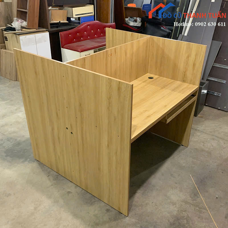 z7247072773831_726114a59edddff7e6a8e05f86039071 Bàn Làm Việc Cũ Vân Gỗ Sáng Có Vách Ngăn